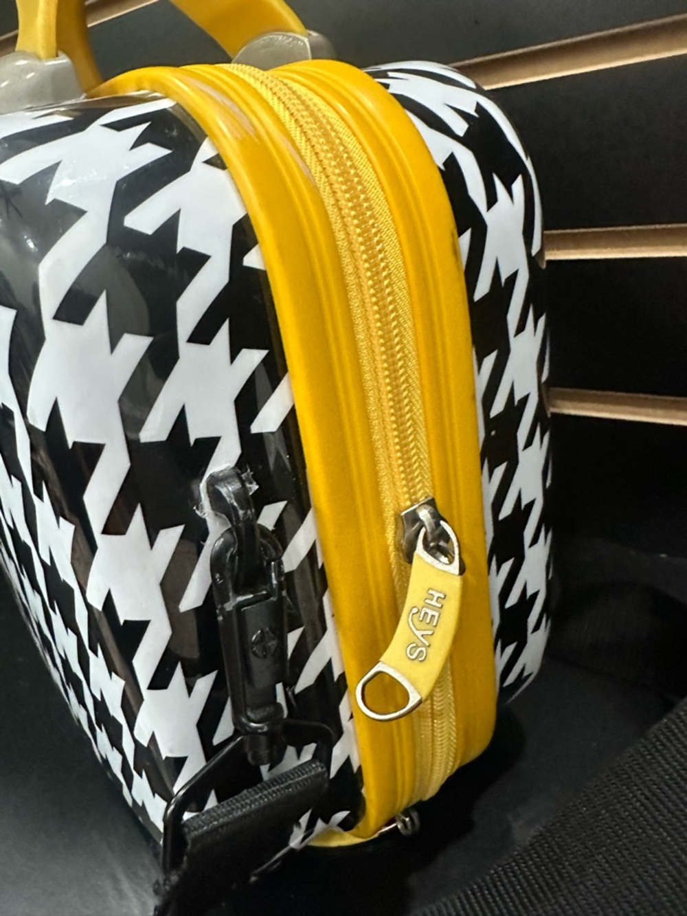 HEYS Cosmetic Luggage Black & White Houndstooth Hard Case Bag with Yellow Handle - Picture 3 of 9